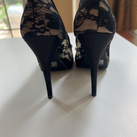 Lulu Townsend Lace Bejeweled Stiletto Peep Toe Pump Women's size 9M - Picture 4 of 7